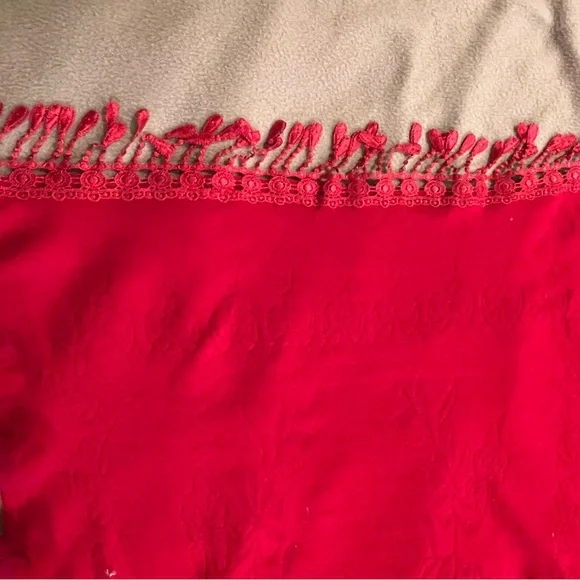 Red wrap - Picture 3 of 5